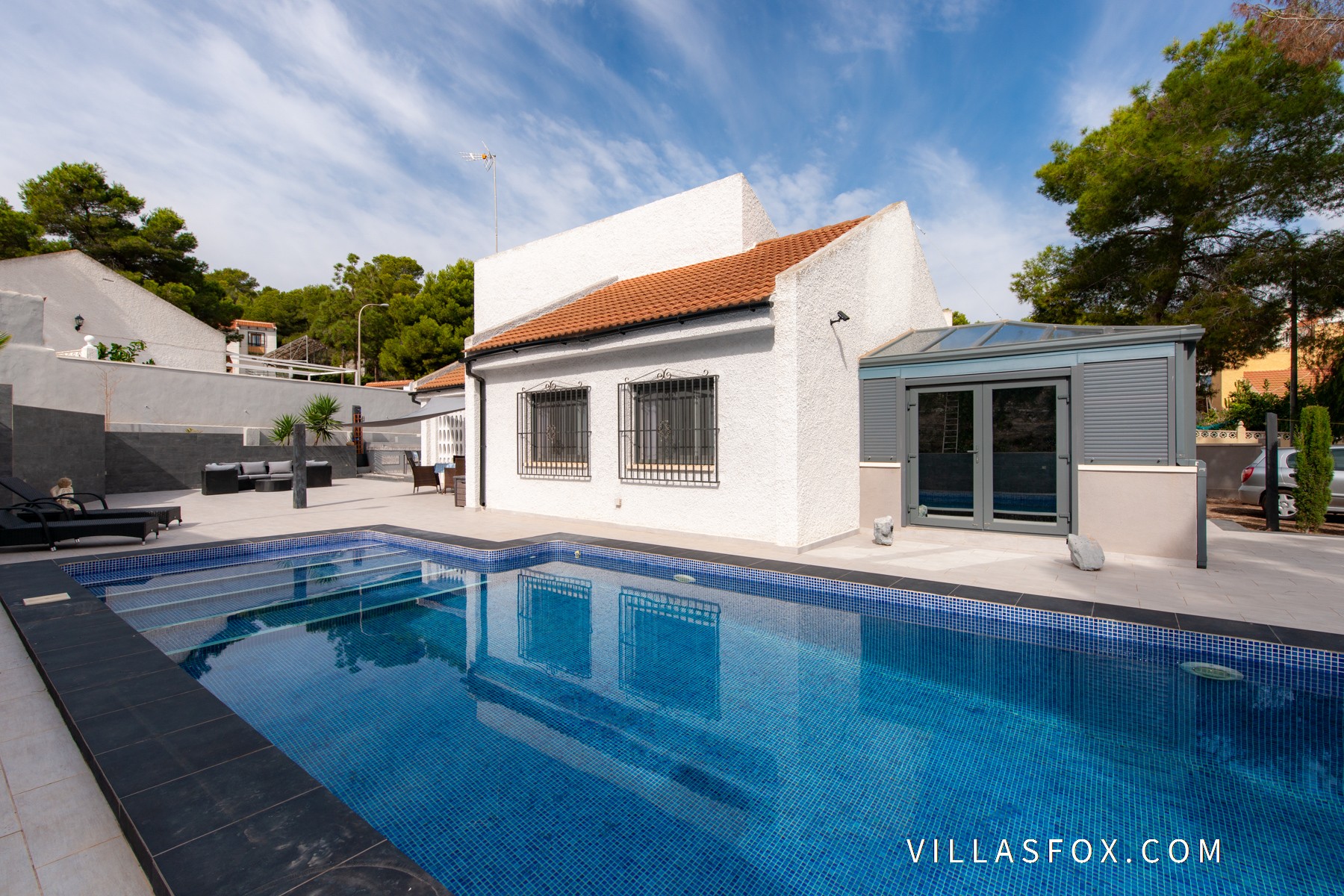 Las Comunicaciones 3-bedroom villa with pool and conservatory