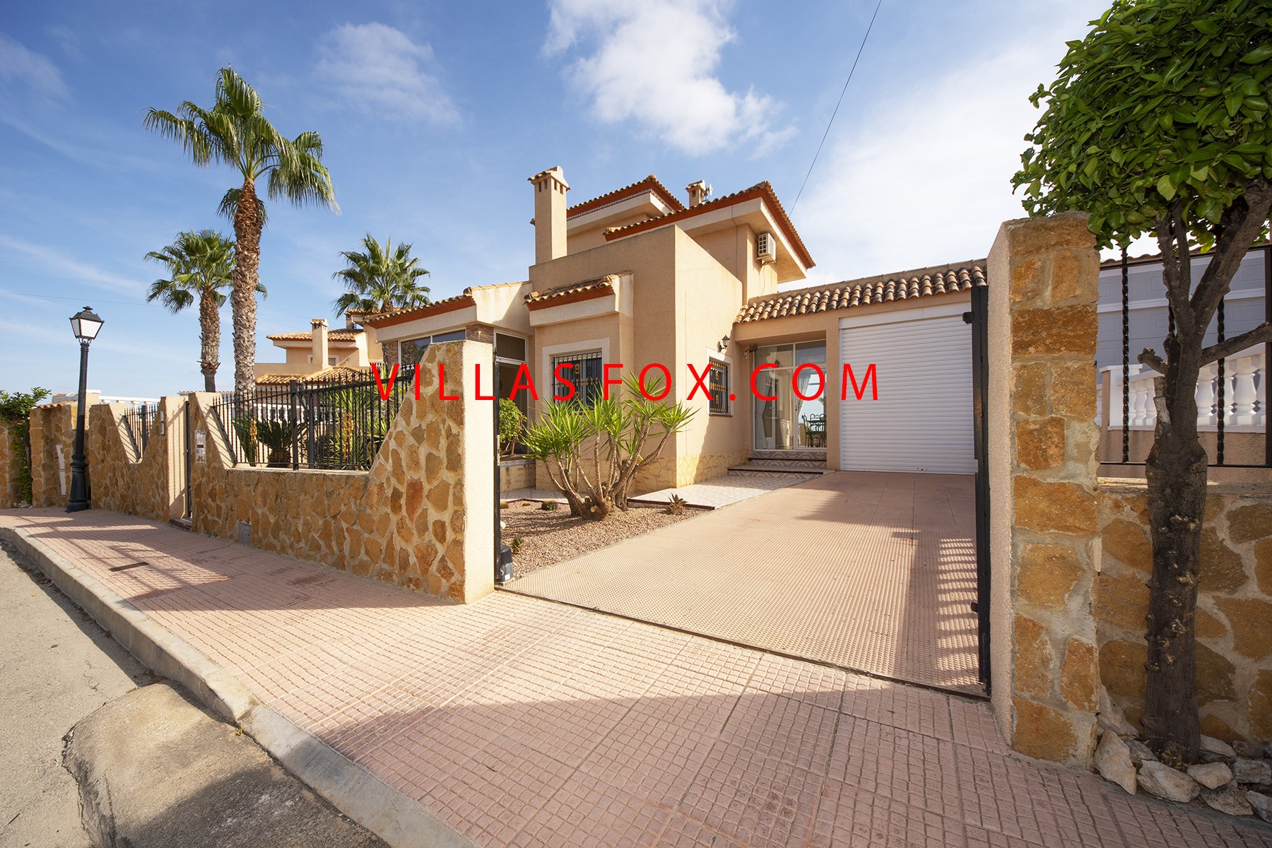 3 bedroom Torrestrella luxury villa with private pool 