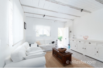 25-1200_las_comunicaciones_luxury_villa_for_sale_with_pool_from_villas_fox-39