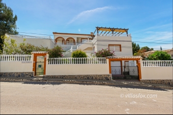 1234, Las Comunicaciones San Miguel de Salinas 4-bedroom villa for sale with double garage, pool, great views!