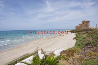 19-12851699550687Torre_de_la_Horadada_tower_and_beach_by_Villas_Fox
