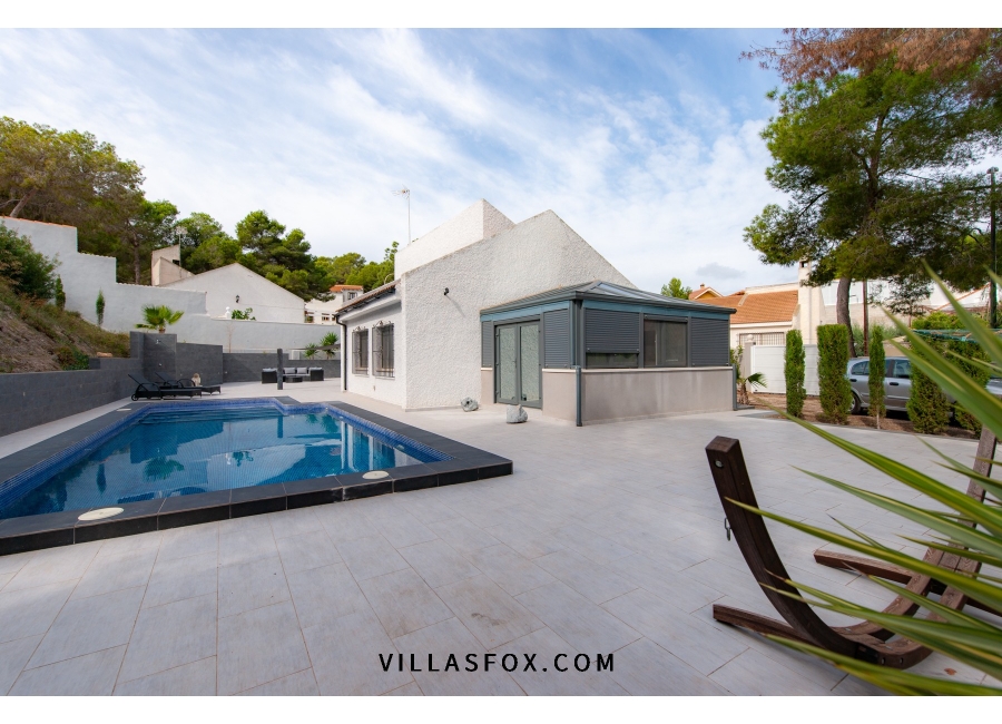 San Miguel de Salinas luxury villa with pool and conservatory