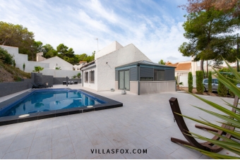 1310, San Miguel de Salinas luxury villa with pool and conservatory