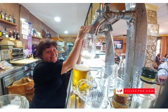 waitress in a bar san miguel de salinas Villas Fox