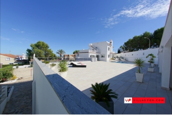 Las Comunicaciones San Miguel de Salinas large luxury villa for sale from Villas Fox-140