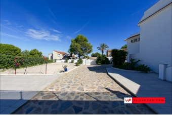Las Comunicaciones San Miguel de Salinas large luxury villa for sale from Villas Fox-050