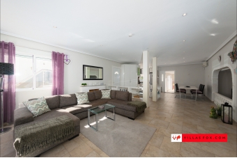 Las Comunicaciones San Miguel de Salinas large luxury villa for sale from Villas Fox-115