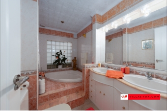 Las Comunicaciones San Miguel de Salinas large luxury villa for sale from Villas Fox-089