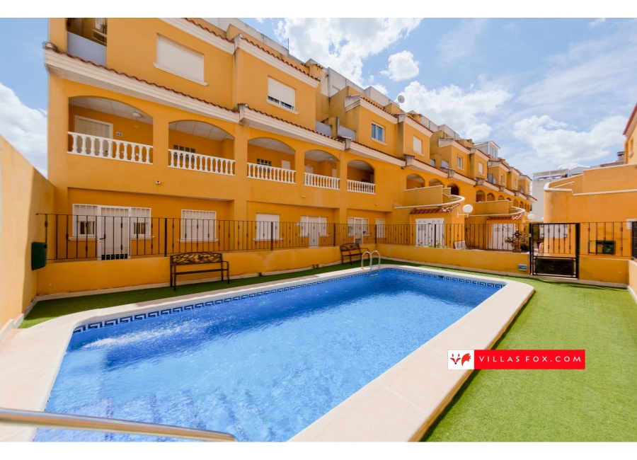 Jacarilla 3-bedroom, 2-bathroom duplex apartment with solarium and garage space