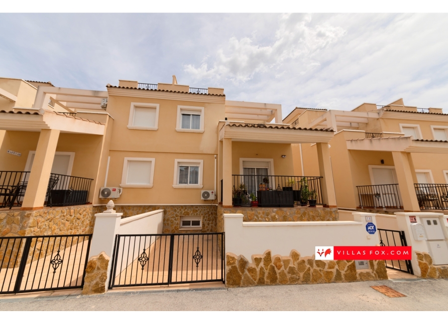 3-bedroom villa with underbuild, communal pool, Res. Los Alcores, San Miguel de Salinas