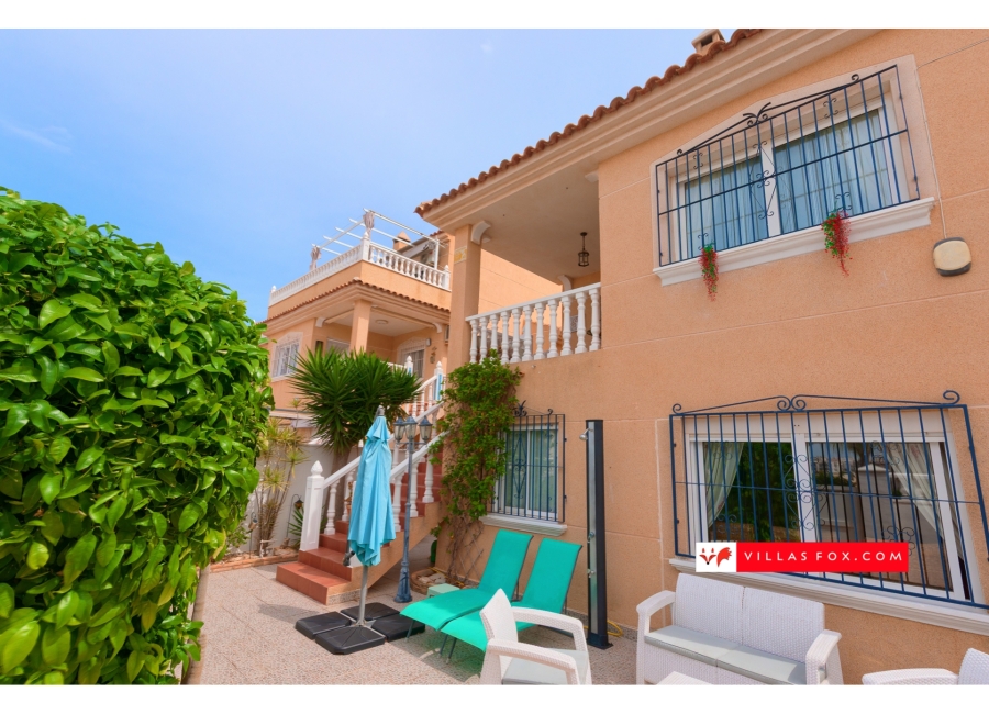 5-bedroom detached Montegolf villa with communal pool, Orihuela Costa