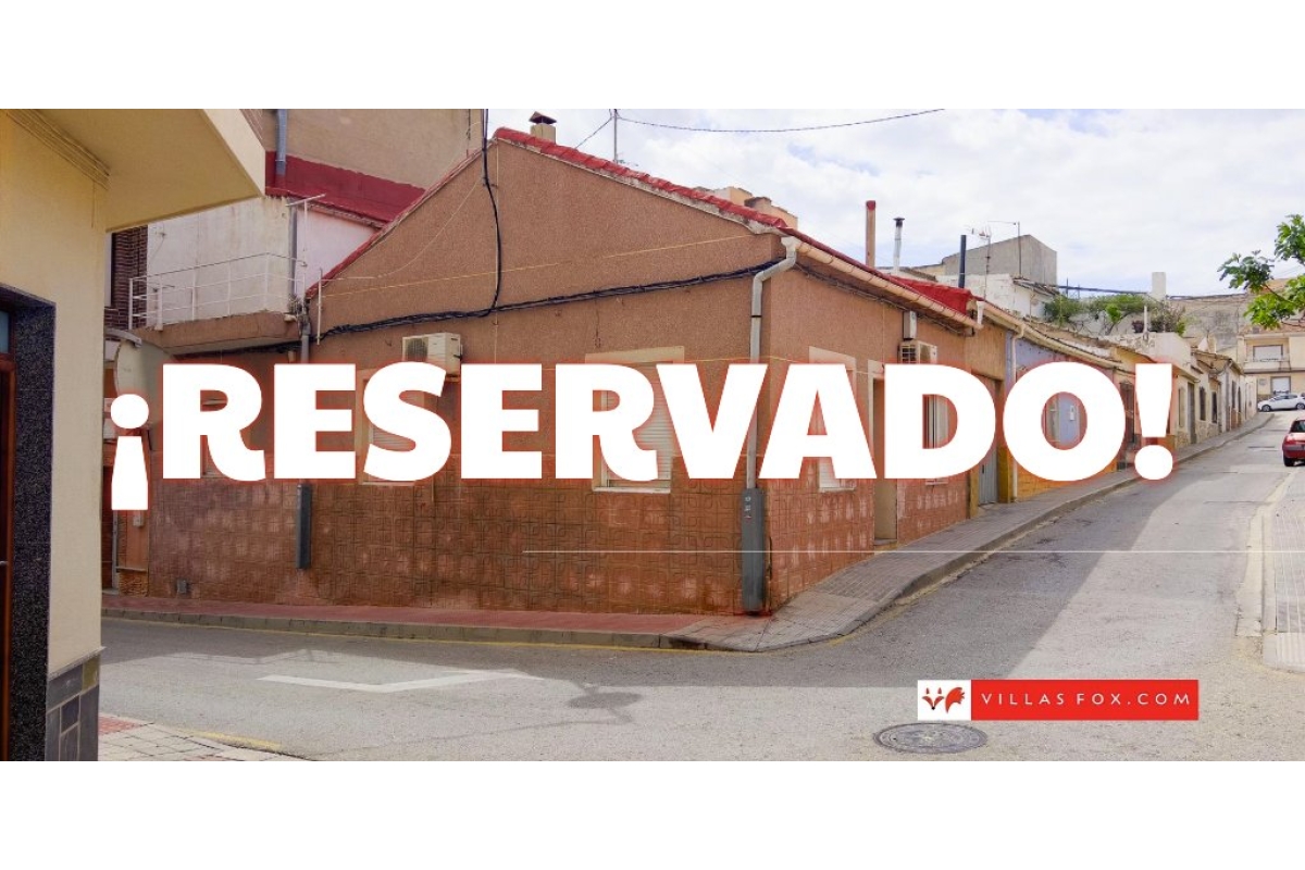 RESERVED!! Townhouse to reform in San Miguel de Salinas town centre
