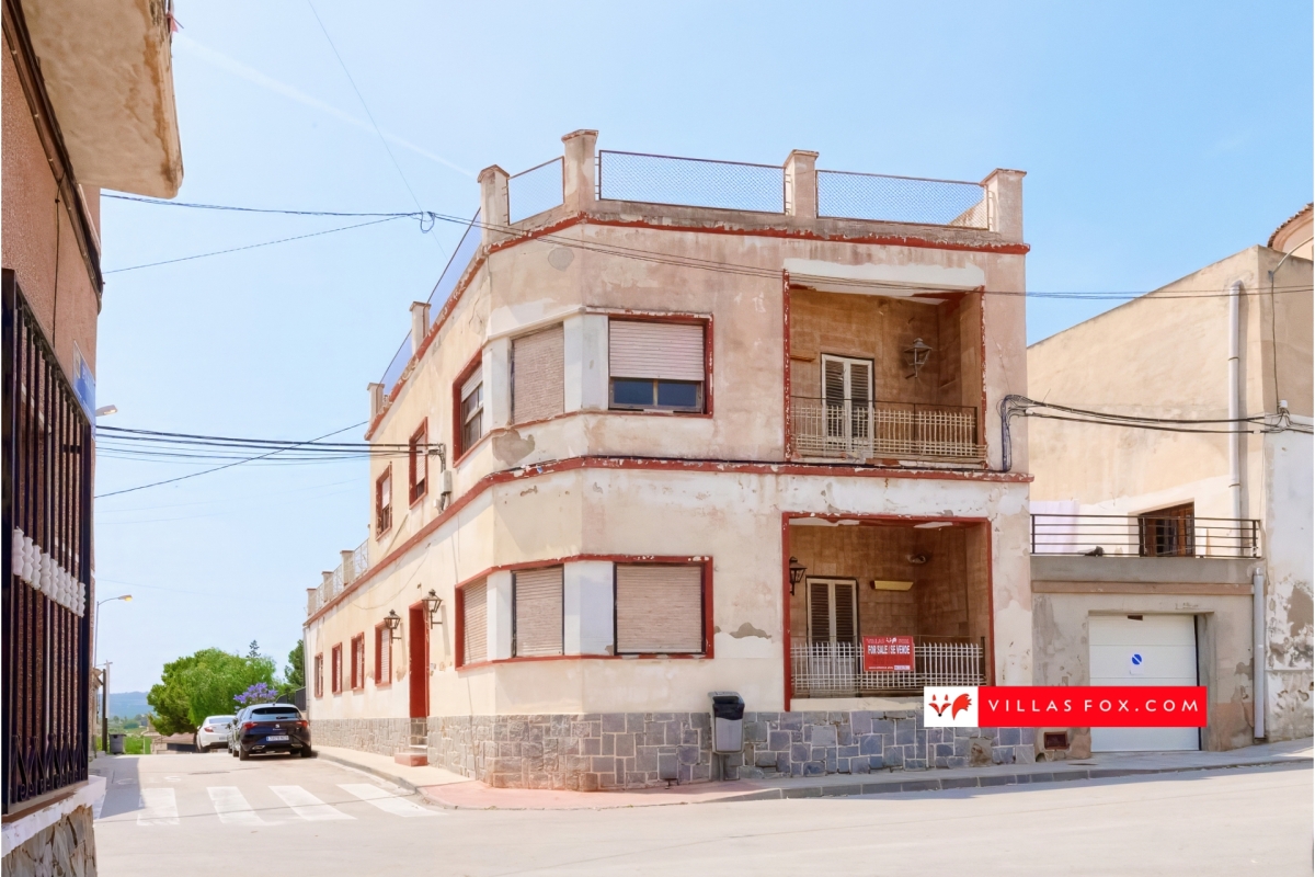 7-bedroom townhouse in need of reform, Torremendo