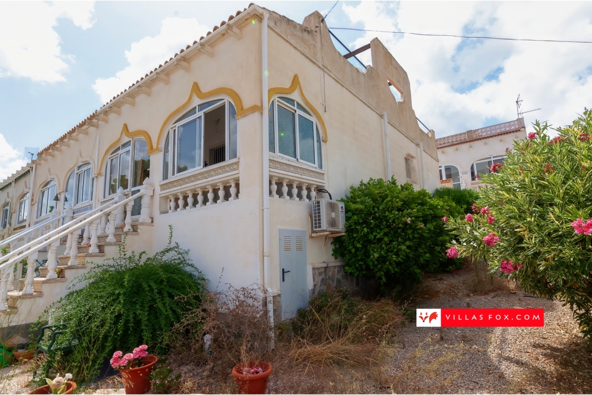 Balcón de la Costa Blanca end-townhouse for sale with great views, south-east-facing, solarium, garden