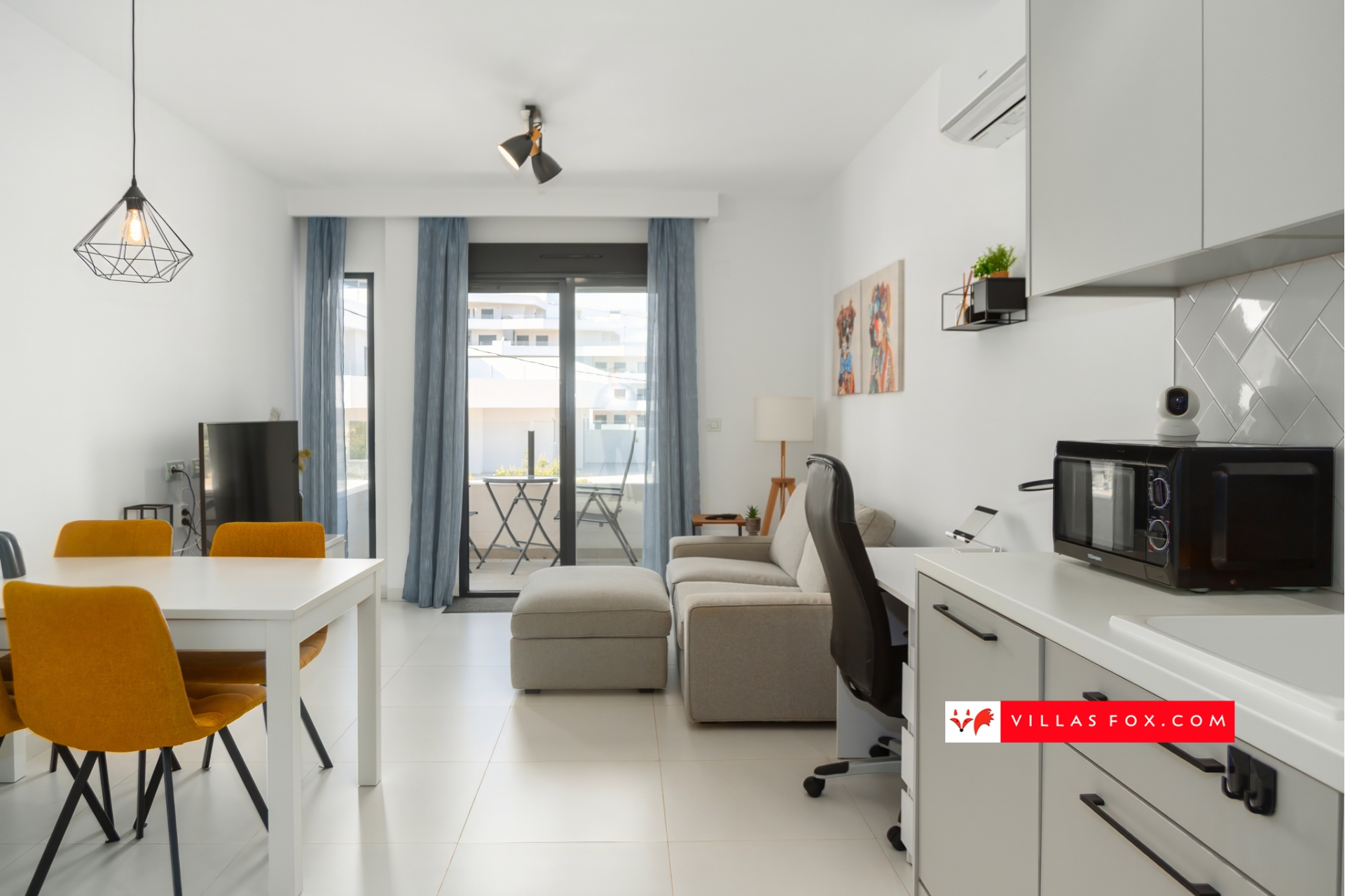 Residencial Angelina, Bloque III, 1st-floor, south-facing, 2-bedroom, 2-bathroom apartment with garage and storage, San Miguel de Salinas town centre