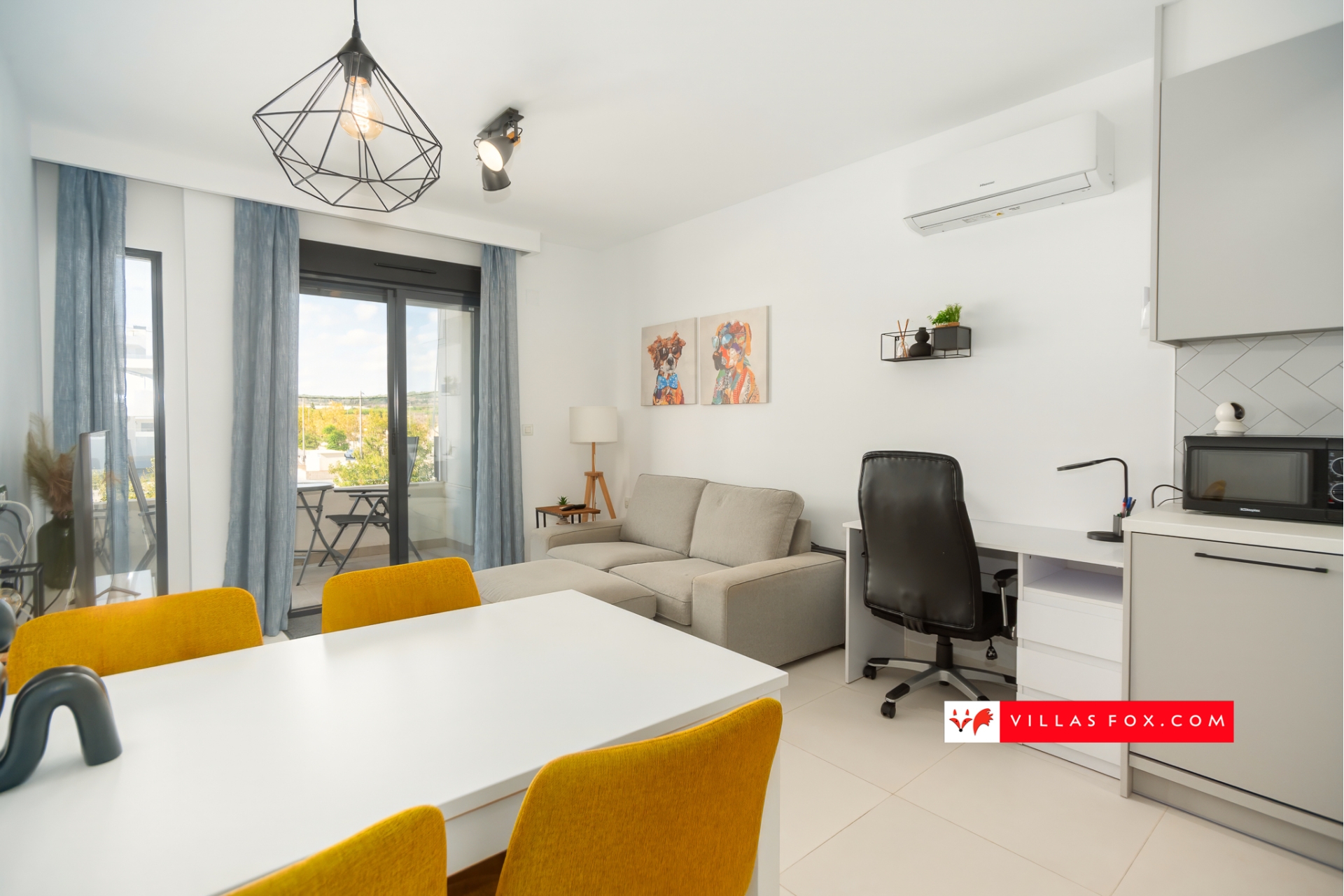 Residencial Angelina, Bloque III, 1st-floor, south-facing, 2-bedroom, 2-bathroom apartment with garage and storage, San Miguel de Salinas town centre