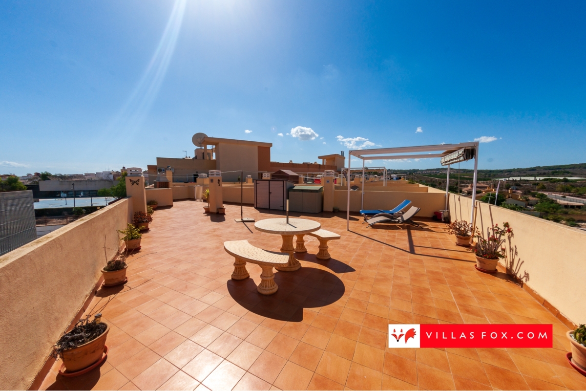 3-bedroom, 2-bathroom, top-floor apartment with private solarium, San Miguel de Salinas town centre