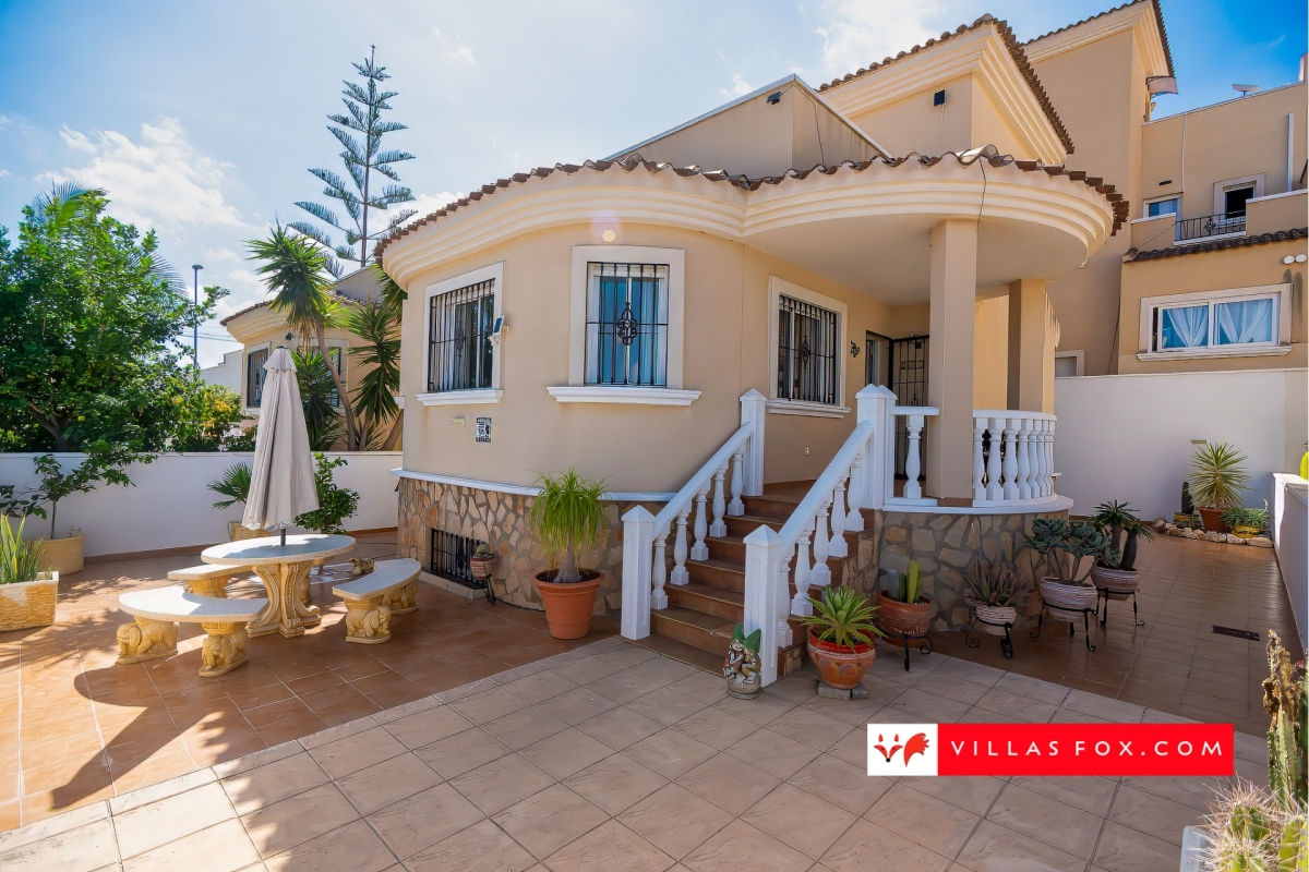 3-bedroom detached villa with additional guest bedroom and bathroom in underbuild, Mirador de San Miguel, San Miguel de Salinas
