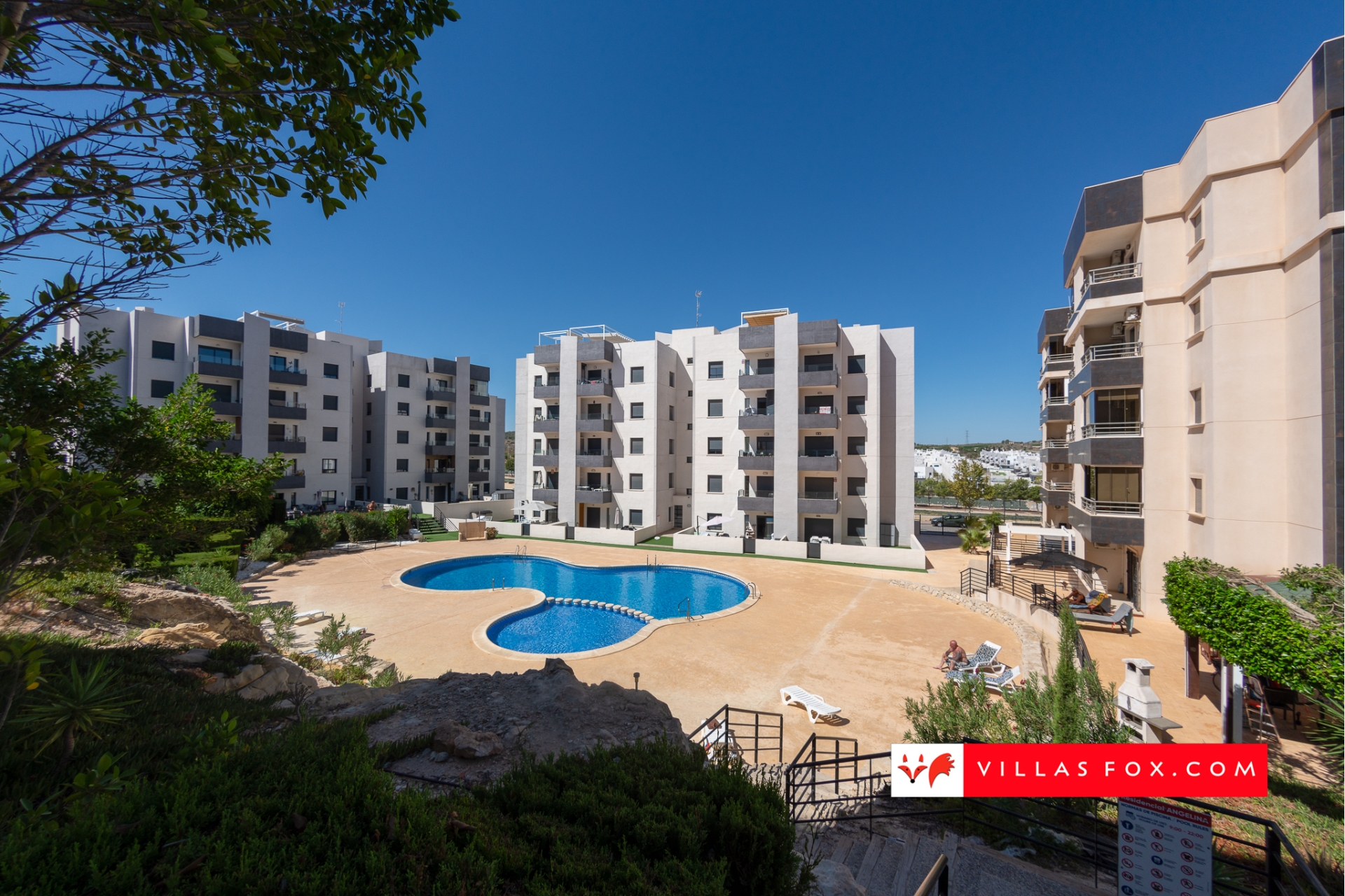 3rd-floor west-facing 2-bedroom Angelina corner apartment with great views and pool, San Miguel de Salinas