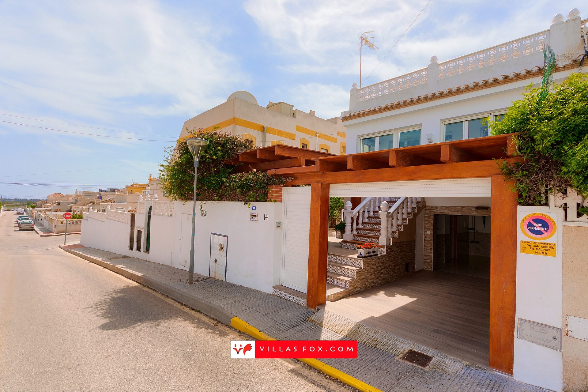 Modernised Balcón de la Costa Blanca 3-bedroom townhouse with garage, San Miguel de Salinas